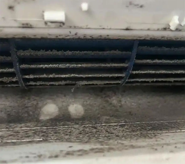 龙子湖空调吹的风有股烧焦味是怎么回事